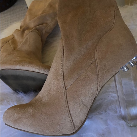 🌸 Suede Booties 🌸 - Picture 3 of 5